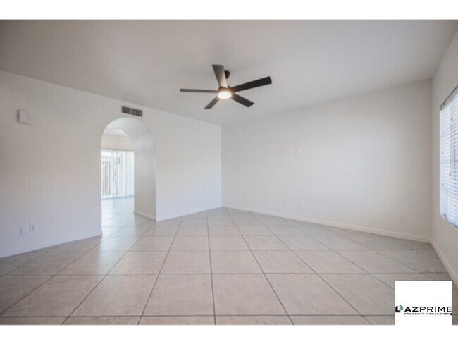 Photo - Stylish 3/2.5 Glendale Townhouse - Gated Community Living!