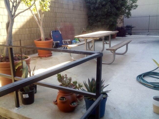 Photo - 1818 N New Hampshire Ave Unidad 204A