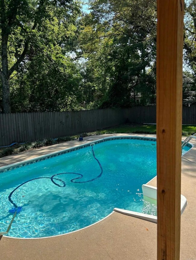 In-Ground Pool - 8013 Oak Ridge Rd House