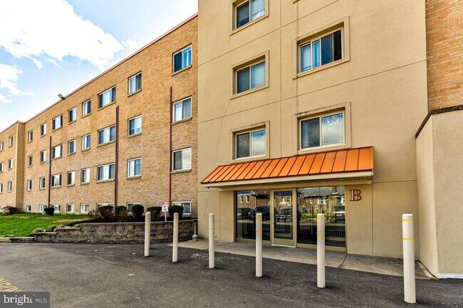 Photo - 6451 Oxford Ave Unidad 2B-A18