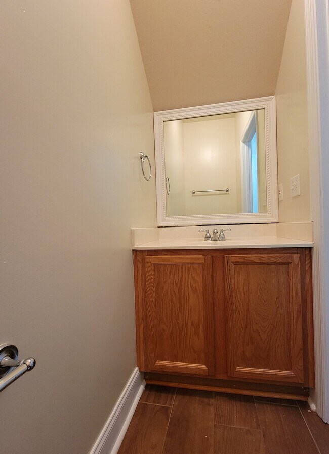 Photo - 2197 Delta Way