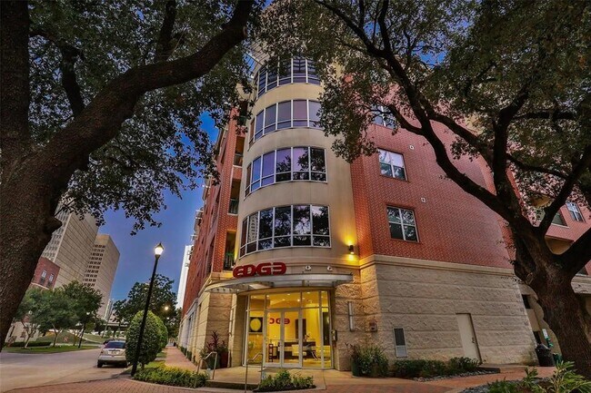 Building Photo - 300 St Joseph Pkwy Unit 215 Rental
