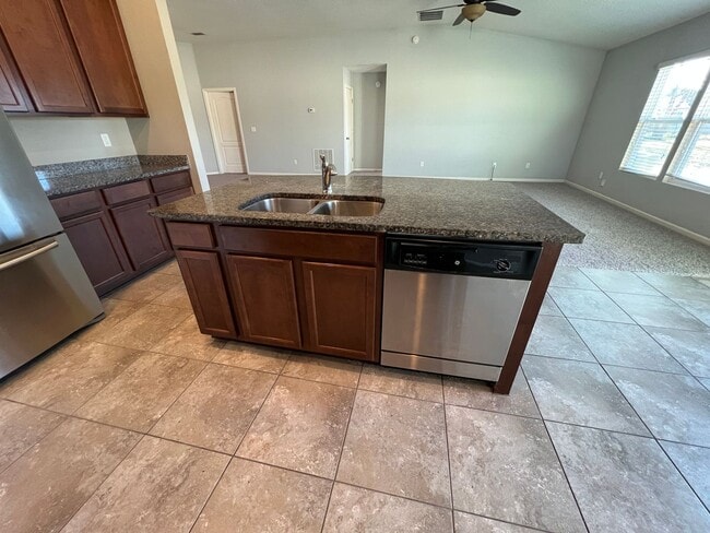 Photo - Spacious 4 bedrooms