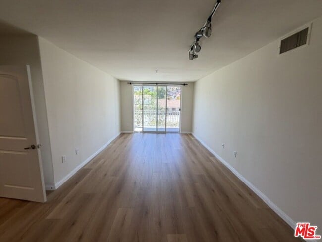 3740 Santa Rosalia Dr Unidad 315