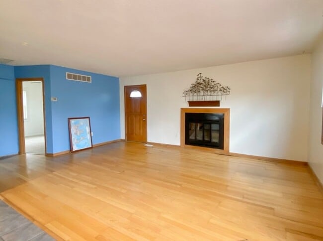 11207 Rimrock Dr
