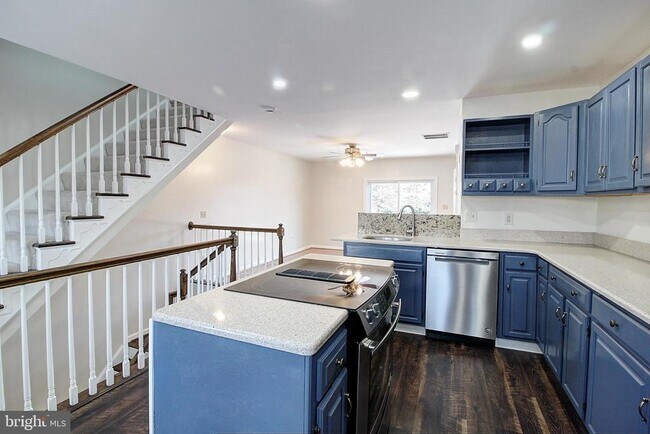 Photo - 42 Victoria Square