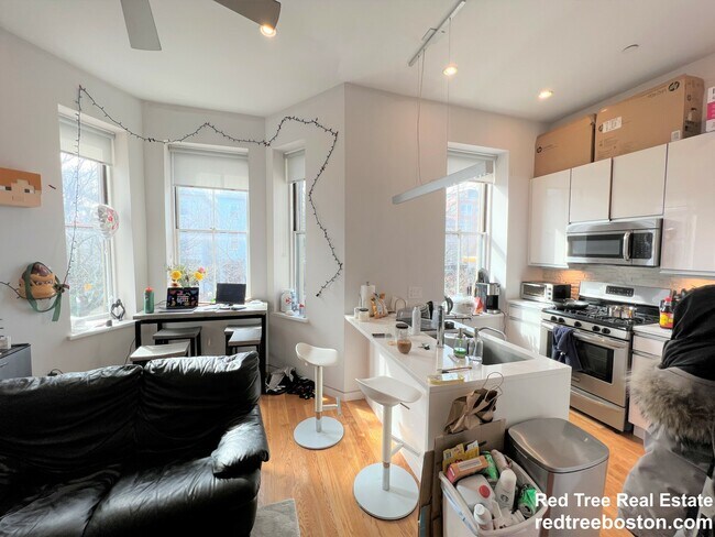 Photo - 1607 Tremont St