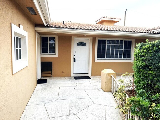 Photo - 551 SE 15th St