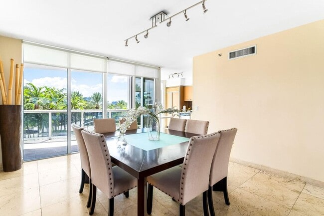 Photo - 18911 Collins Ave