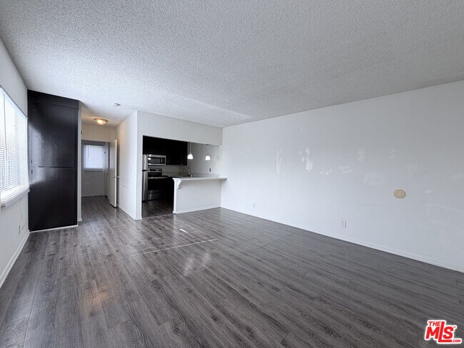 Photo - 1137 W 36th Pl Unit 6