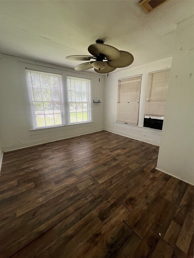 Photo - 122 W Pecan Ln