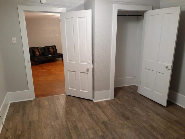Photo - 330 Gwinn Ave Unit 1