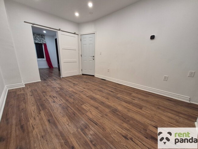 Photo - 156 Oakcrest Ave Unit Main