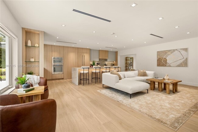 Photo - 6011 Maynada St