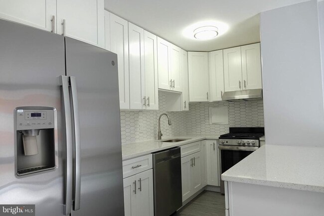 Building Photo - 950 25th St NW Unit 617-N