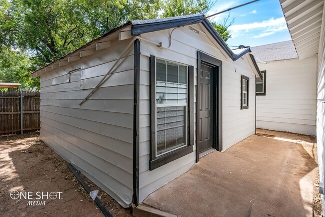 617 Grand Ave 1/2 - 617 Grand Ave 1/2 House