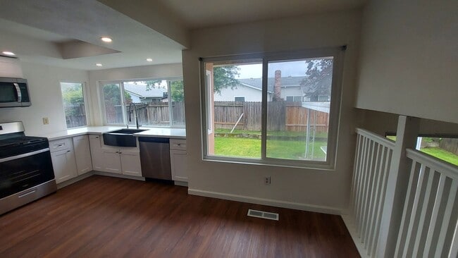 Photo - Spacious 4 bedroom, 3 bath home Tri-level in the Scottsdale East Area between Florin Rd and Gerbe...