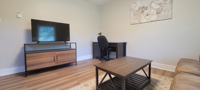 Photo - 405 Blyth Rd