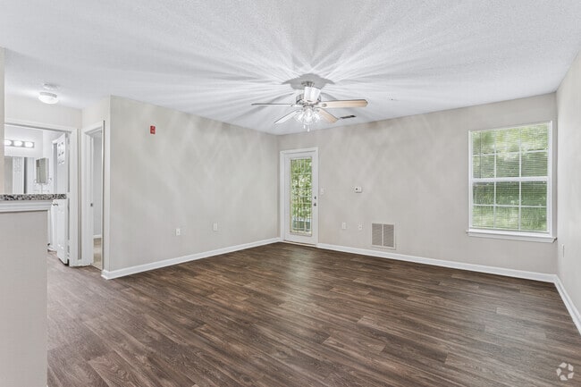 El Bradford 1BR, 1BA - 816SF - Sala de estar