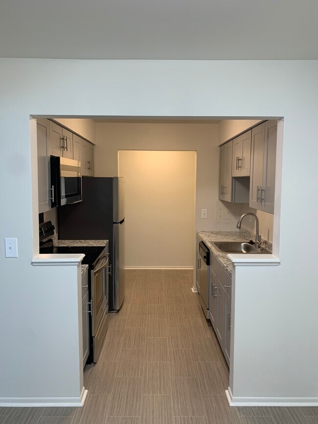 Woodside Manor Apartments For Rent in Fraser, MI