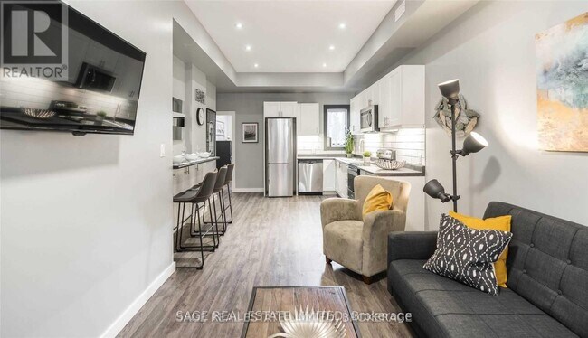 Photo - 247 Lisgar St