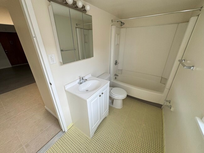 Bathroom1 - 2 S Swarthmore Ave Unit B8
