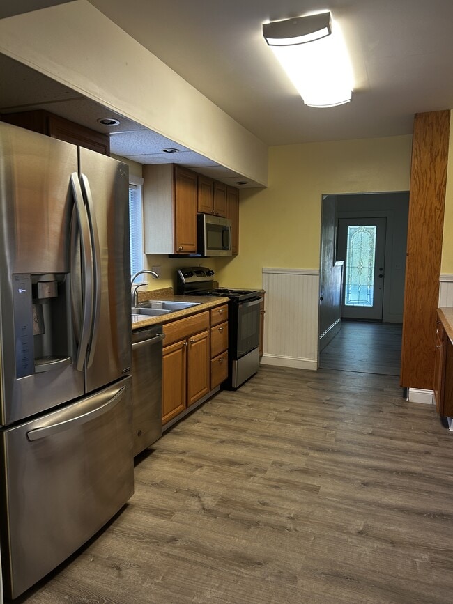 Building Photo - 98 Parker St Rental