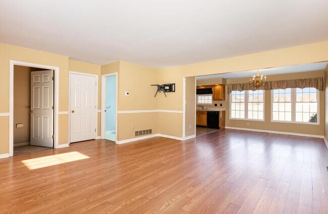 Photo - 4 Keefer Way