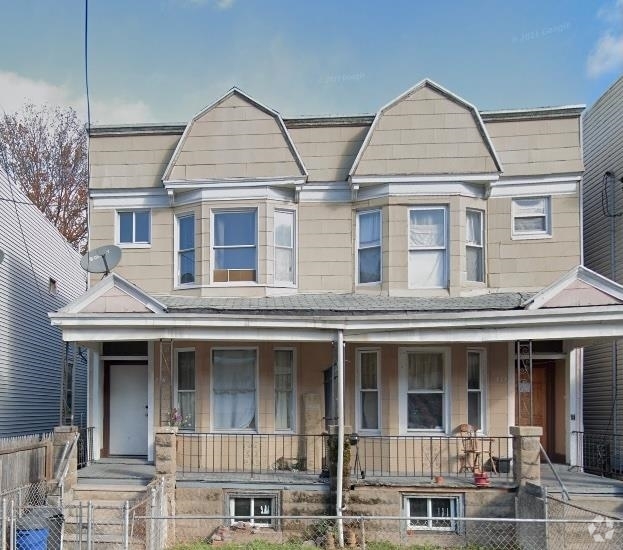 Building Photo - 326 Forrest St Unit 1 Rental