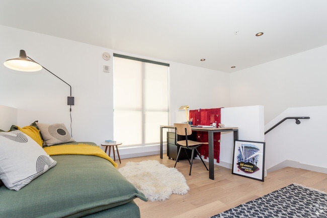 1HAB, 1BA Loft - 977-984 ft² - El Centro Apartments and Bungalows