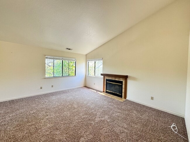 Photo - Cozy upstairs Condo in Auburn. Pets welcome!!