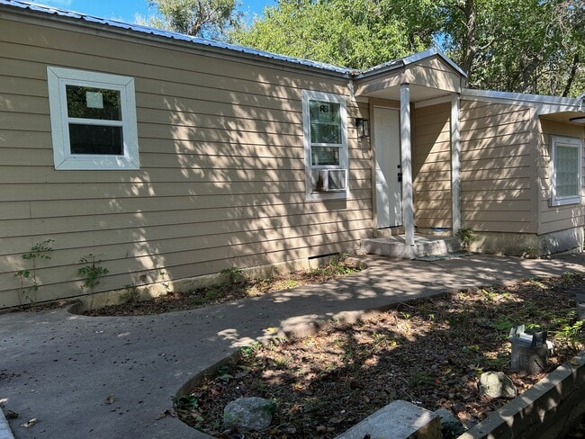Building Photo - 1815 Oklahoma Ave Rental