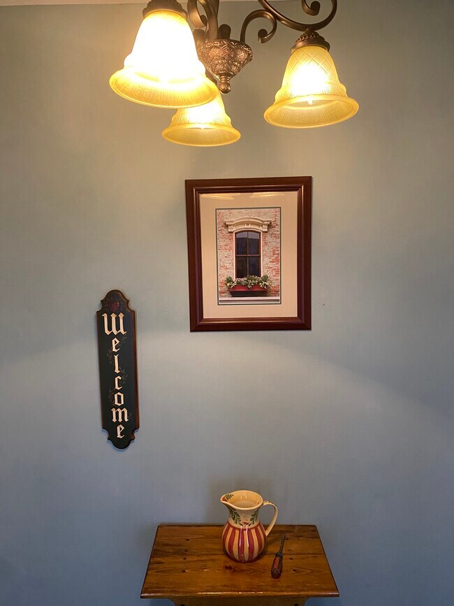 Foyer between duplex entrance doors. - 717 Terrace Ct Unit 717 Terrace Ct