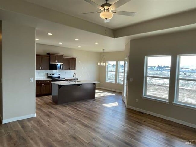 961 Quartz Rd