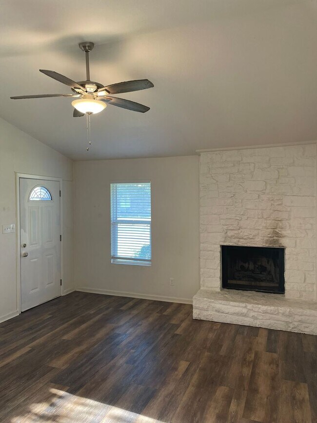 Photo - Fagelman Properties #11 (8801 Pineridge Dr) Unit A