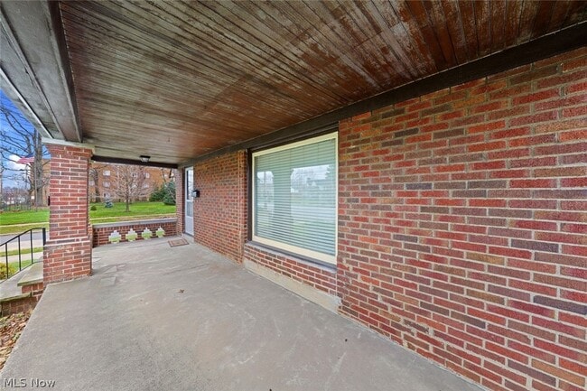 Photo - 3850 Mayfield Rd Unit Down