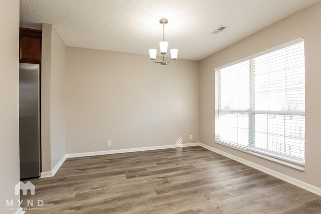 Photo - 3100 Creekview Ln