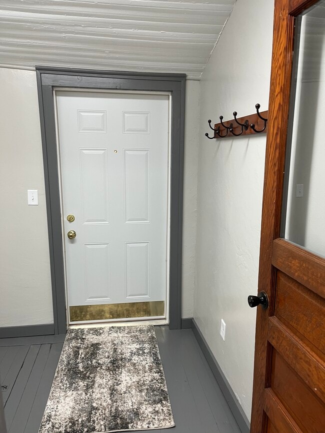 Front Entry - 3195 290th St