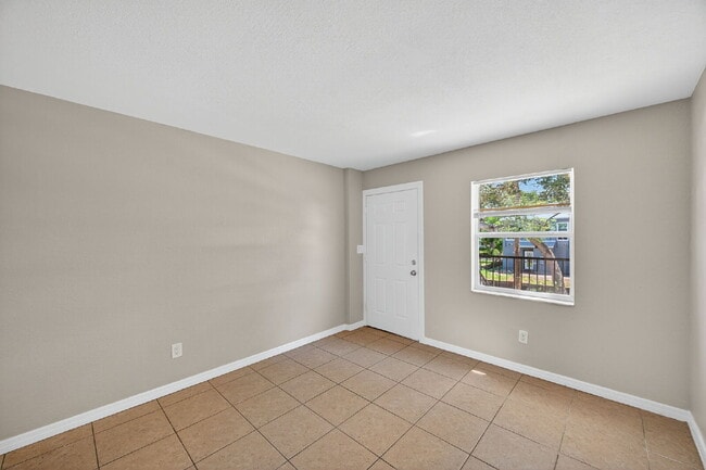 Photo - Updated 2 bedroom St. Pete Apartment with Modern Finishes, Private Porch & Utilities Included Unit 4