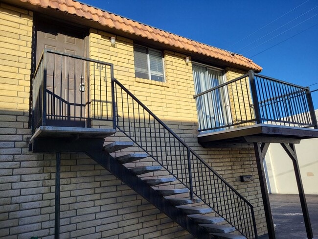 Photo - 3324 Woodside Dr Unit 17
