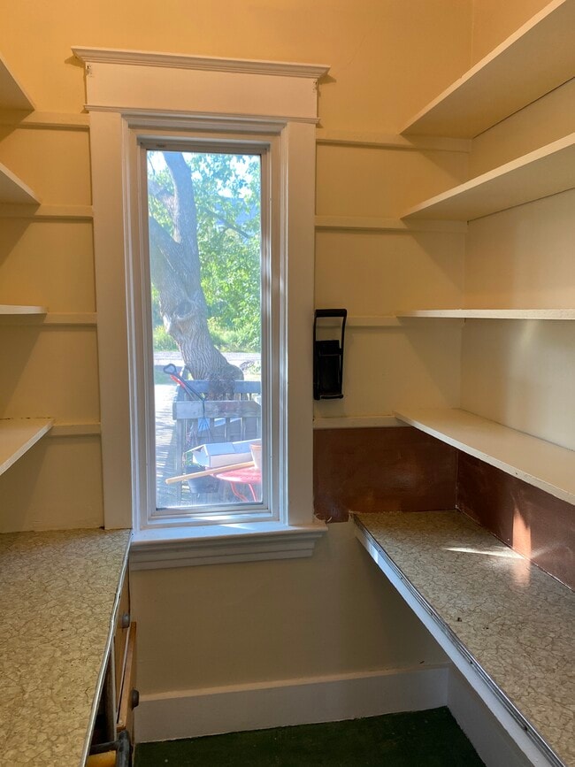 Photo - 327 E 6th St Unidad B