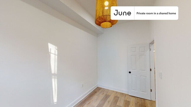 Photo - Room in Shared 5 bed/3.5 bath home Unidad E