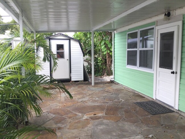 Updated 2 Bedroom 1 Bath Home Located in S... - Updated 2 Bedroom 1 Bath Home Located in S...