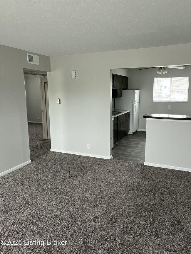 Building Photo - 6983 Dixie Hwy Unit 101 Rental
