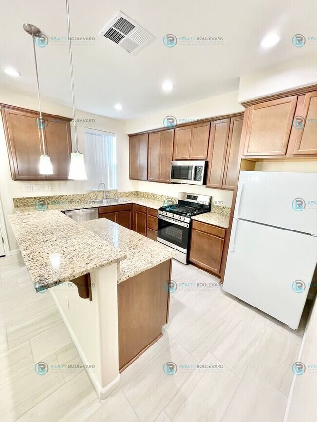 Brand New! 3Bedroom 2.5 Bathroom 2 car ga... House House Rental in