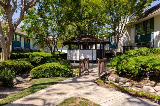 Courtyard - Hills at Hacienda Heights