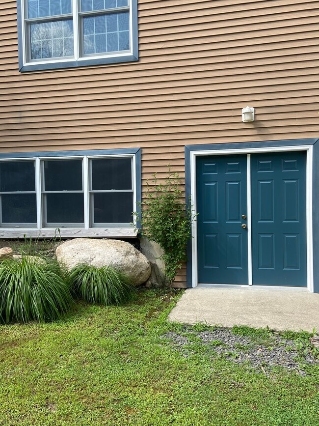 Building Photo - 26 Dorothy Dr Rental