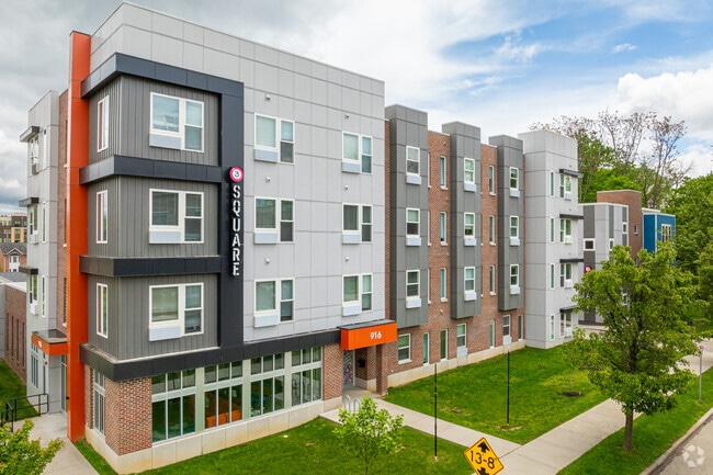 Building Photo - 3 Square Rental