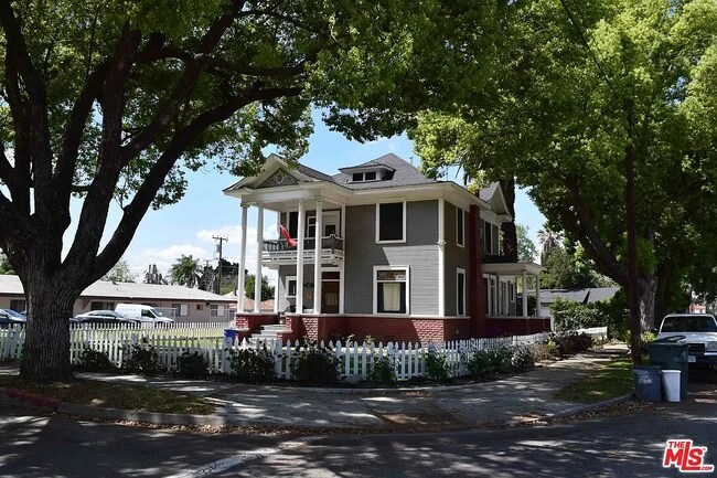 Photo - 695 N Main St Unidad Bedroom 1