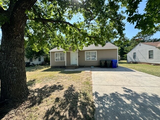 Building Photo - 2 bedroom in Norman Schools, No carpet, fridge and gas stove!